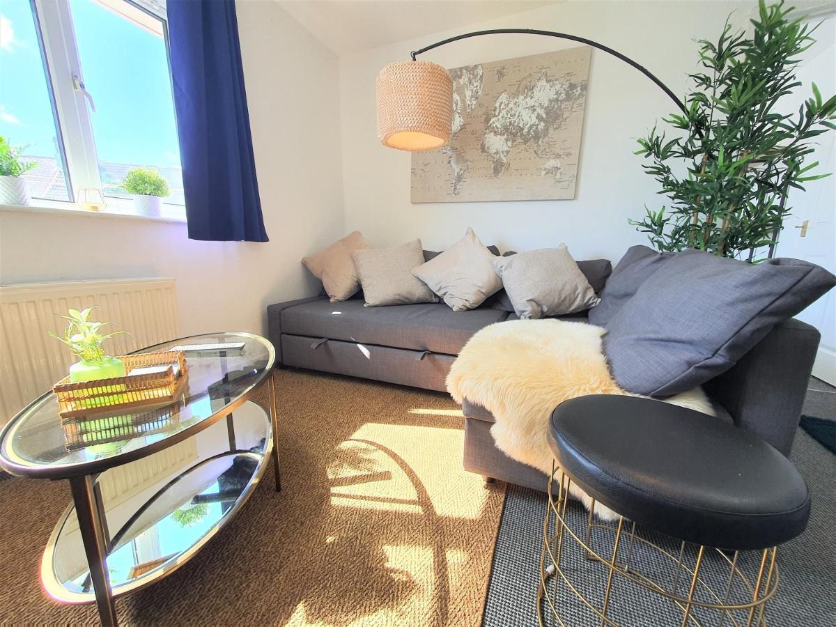 Thesiger Court Apartments - Free Private Parking - By Property Promise Кардиф Екстериор снимка