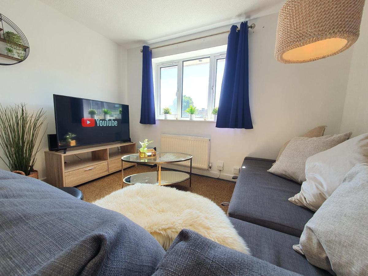 Thesiger Court Apartments - Free Private Parking - By Property Promise Кардиф Екстериор снимка