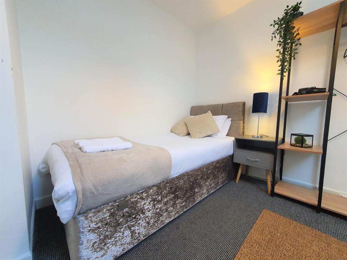 Thesiger Court Apartments - Free Private Parking - By Property Promise Кардиф Екстериор снимка