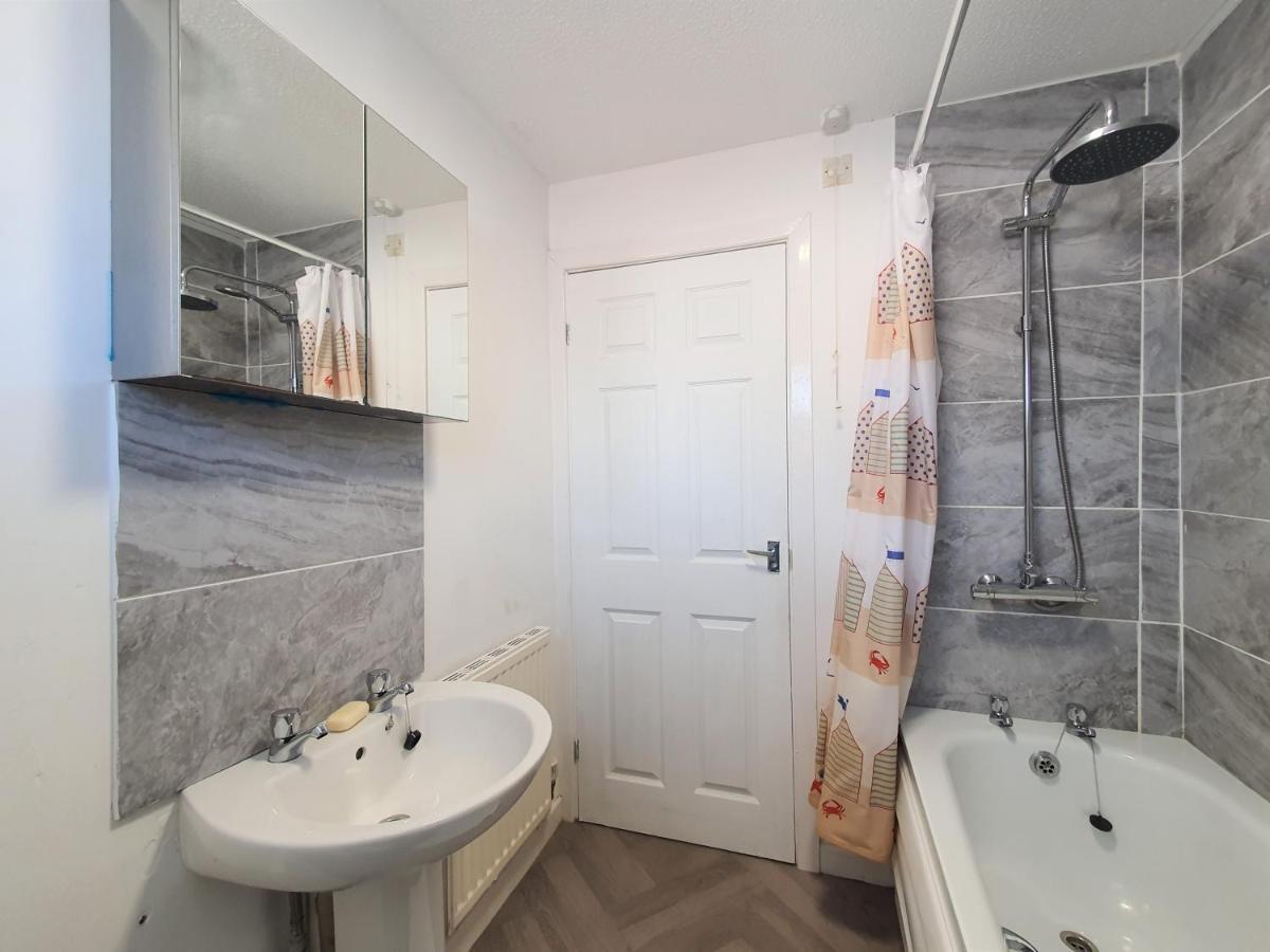 Thesiger Court Apartments - Free Private Parking - By Property Promise Кардиф Екстериор снимка